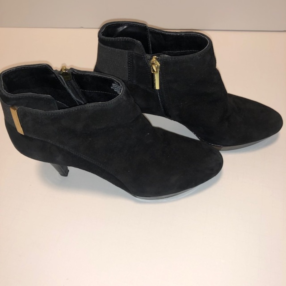 Bandolino Ladies Heels Booties size 7 US